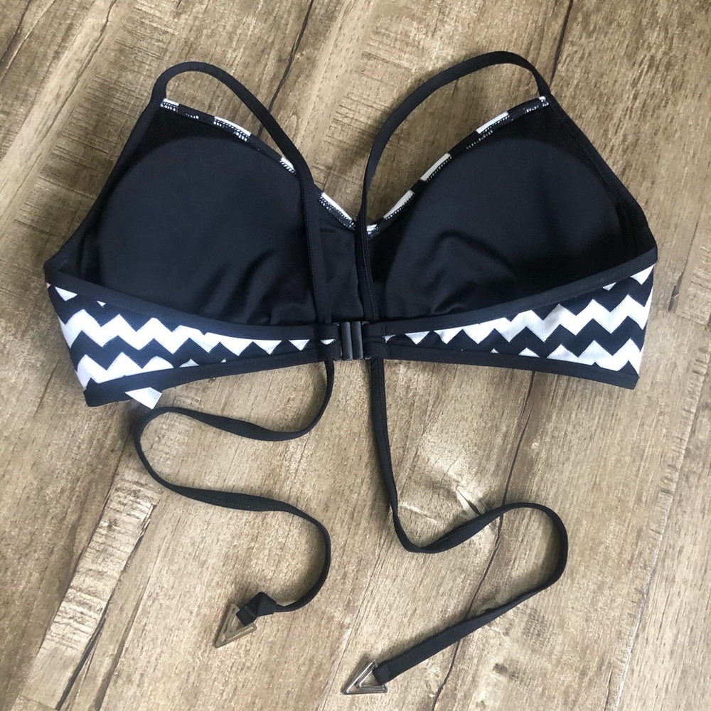 Seafolly Black & White Zig Zag Chevron Bikini 12 - Picture 7 of 10